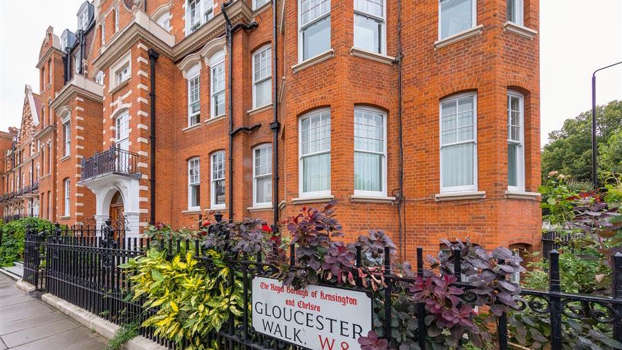 Flat for sale in Gloucester Walk, W8 featuring a garden and a porter