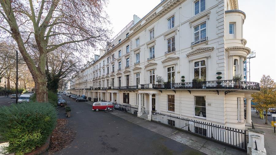 Flat For Sale in Westbourne Terrace, W2 Featuring a Garden and Off