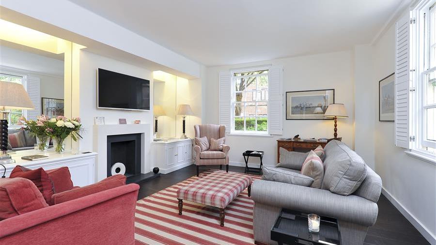 Flat to rent in Cranmer Court, Whiteheads Grove, SW3 featuring a porter