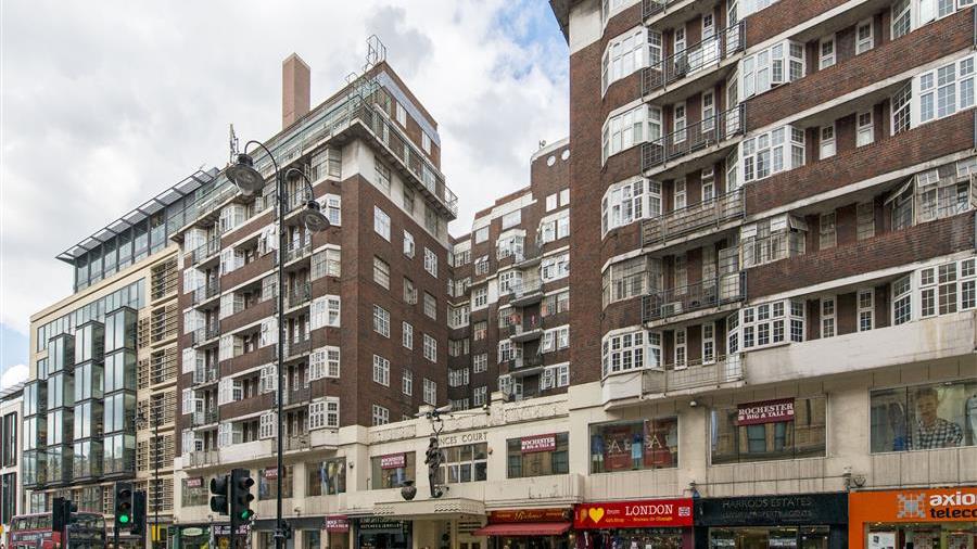 Flat For Sale In Princes Court, Brompton Road, Sw3 Featuring A Porter 