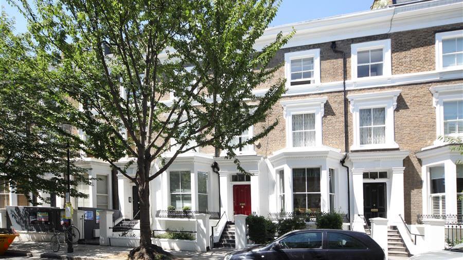 Flat for sale in Lower Addison Gardens, W14 featuring a garden (ref