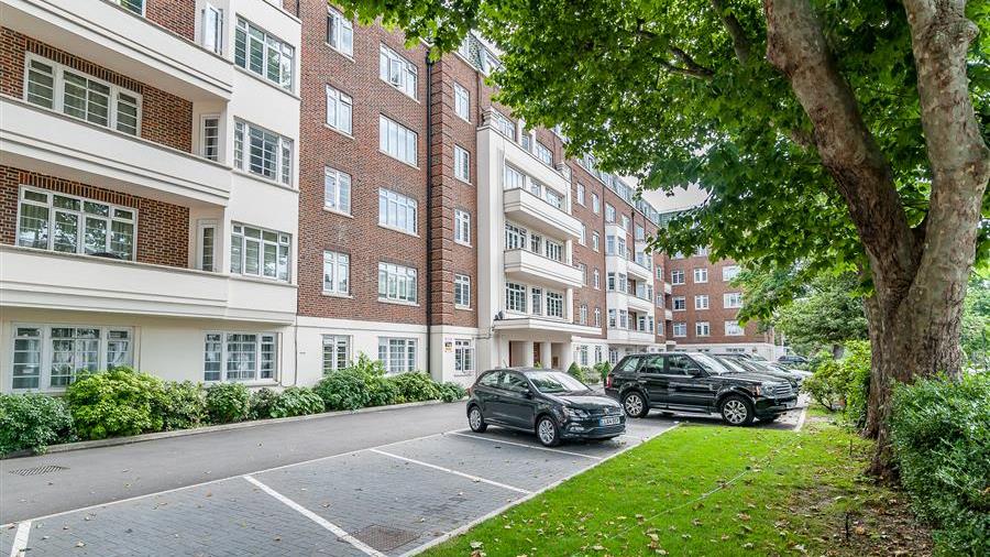 Flat for sale in Chatsworth Court, Pembroke Road, W8 featuring a porter