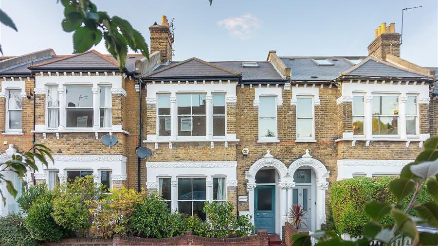 Flat for sale in Oakhill Road, SW15 (ref: 52975) - Douglas & Gordon