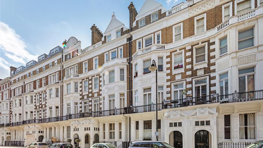 Flat for sale in Harrington Gardens, SW7 featuring a balcony and a lift ...