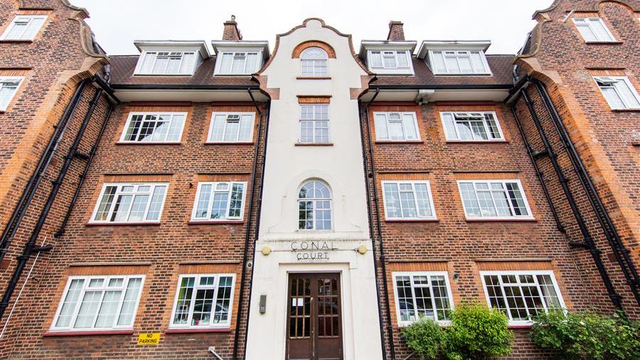 Flat for sale in Mitcham Lane, SW16 featuring offstreet parking (ref