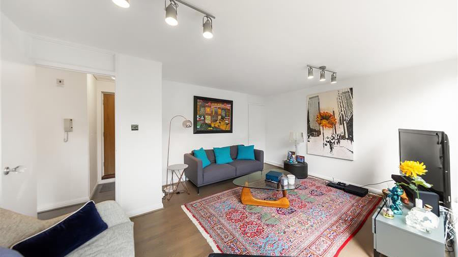 Flat for sale in Barandon Walk, W11 featuring a balcony (ref: 69322 ...