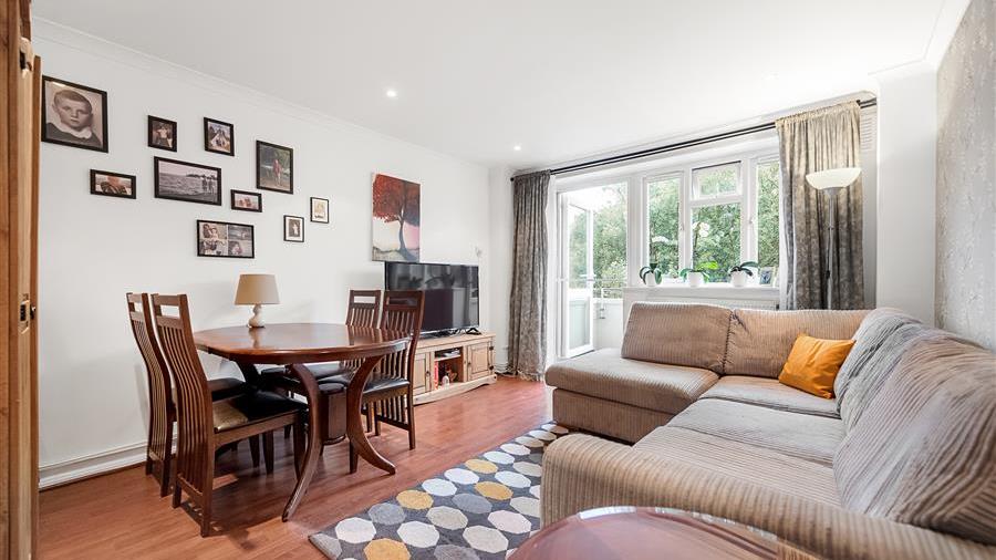 Flat for sale in Redlands Way, SW2 featuring a balcony (ref: 71651 ...