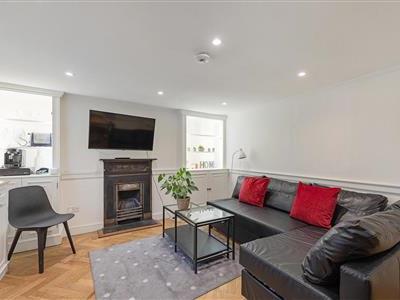 House to rent in Oakley Gardens, SW3 (ref: 72170) - Douglas & Gordon